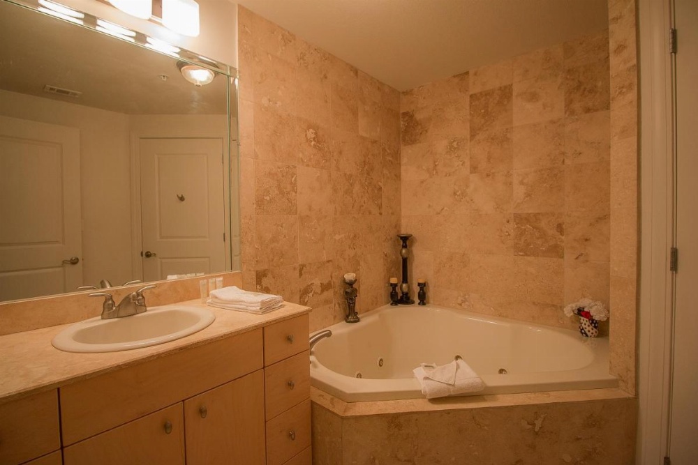 Sea Breeze 402 Deluxe - Two Bedroom Apartment